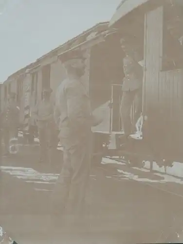 Foto Namibia, DSWA, Mitglieder der Kolonialen Schutztruppe, Eisenbahn, Schirmmütze