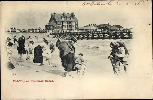 Ak Gorleston on Sea East England, Paddling on the Beach