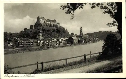 Ak Burghausen an der Salzach Bayern, Teilansicht mit Schloss