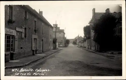 Ak Banville Calvados, La rue du Marche