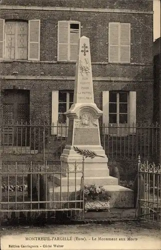 Ak Montreuil l'Argille Eure, Le Monument aux Morts