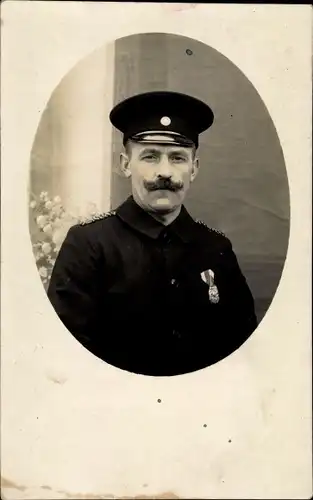Foto Ak Eisenbahner, Mann in Uniform, Portrait