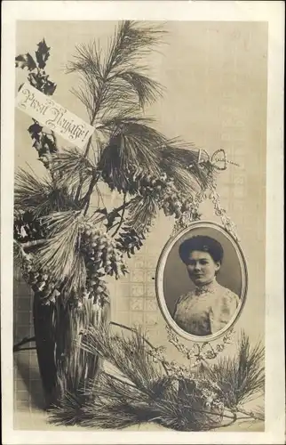 Passepartout Foto Ak Glückwunsch Neujahr, Portrait einer Frau, Blumenvase mit Nadelzweigen