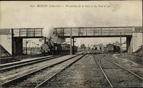 Ak Ruffec Charente, Perspective de la Gare et du Pont de fer