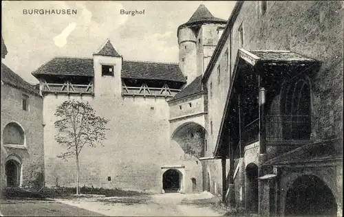 Ak Burghausen an der Salzach Bayern, Partie im Burghof