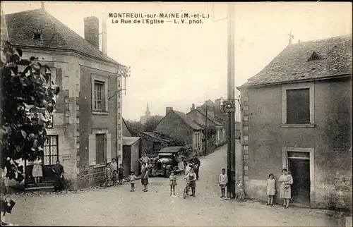 Ak Montreuil sur Maine Maine-et-Loire, La Rue de l'Eglise