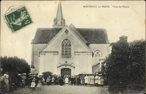 Ak Montreuil sur Maine Maine-et-Loire, Place de l'Eglise