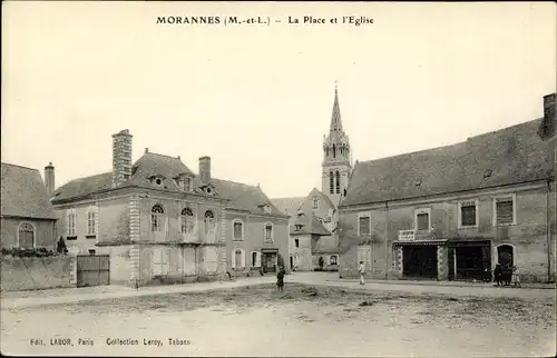 Ak Morannes Maine et Loire, La Place et l'Eglise