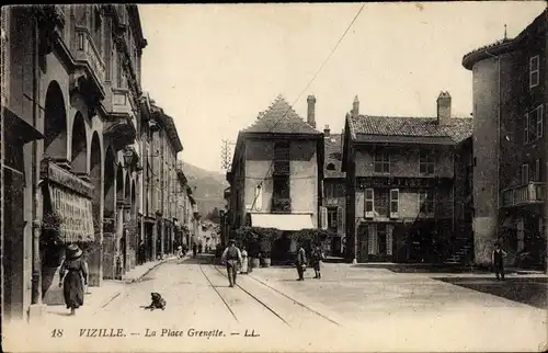 Ak Vizille Isere, La Place Grenette, voies ferrées