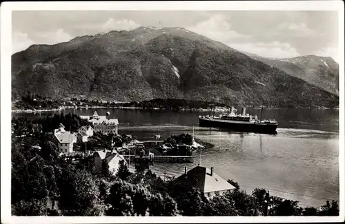 Ak Balestrand Sogndal Norwegen, Blick auf den Ort, Dampfer