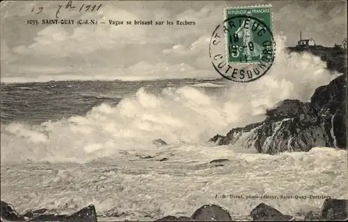 Ak Saint Quay Portrieux Cotes d'Armor, Vague se brisant sur les Rochers