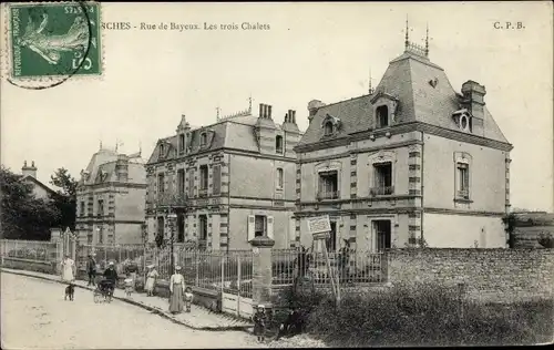 Ak Arromanches Calvados, Rue de Bayeux, Les trois chalets