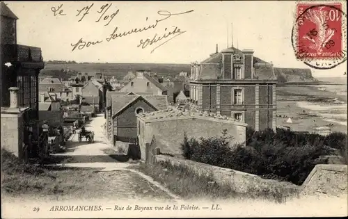 Ak Arromanches Calvados, Rue de Bayeux vue de la Falaise