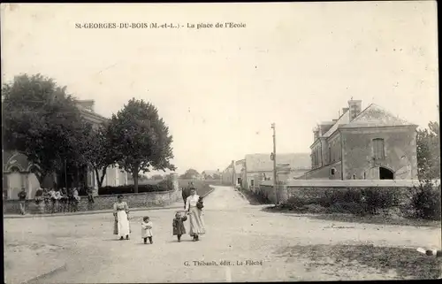 Ak Saint Georges Chatelaison Maine et Loire, La place de l'Ecole