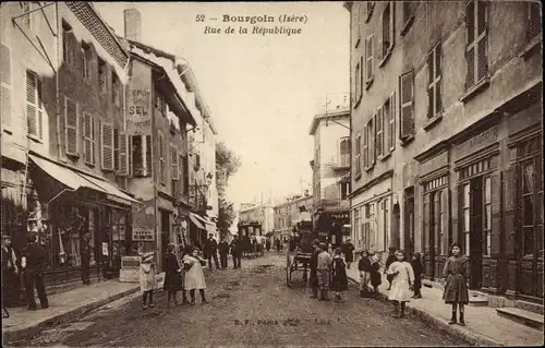 Ak Bourgoin Isère, Rue de la République