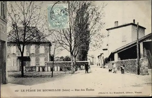 Ak Le Péage-de-Roussillon Isère, Rue des Ecoles