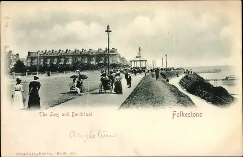 Ak Folkestone Kent South East England, The Lees and Bandstand
