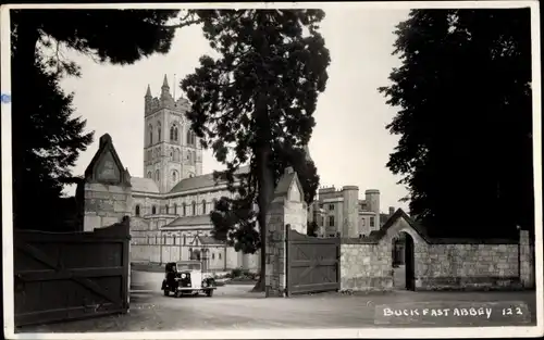 Foto Ak Buckfast South West England, View of the Abbey