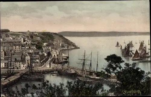 Ak Brixham South West England, Blick auf den Ort, Segelboote