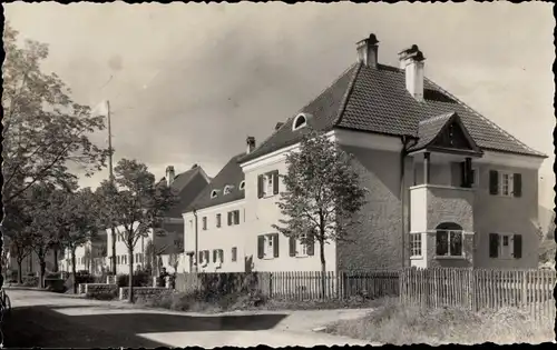 Foto Ak Kochel am See in Oberbayern, Straßenpartie im Ort