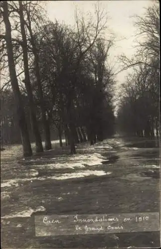 Foto Ak Caen Calvados, Inondations en 1910, Grand Cours