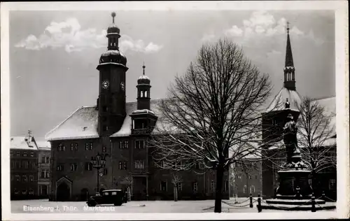 Ak Eisenberg in Thüringen, Marktplatz, Rathaus, Denkmal, Kirche, Winter