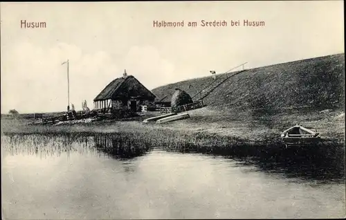 Ak Husum in Nordfriesland, Halbmond am Seedeich, Reetdachhaus am Ufer