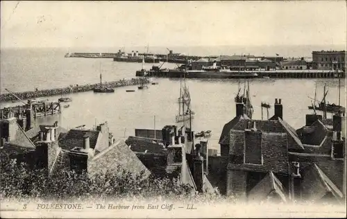 Ak Folkestone Kent South East England, The Harbour from East Cliff