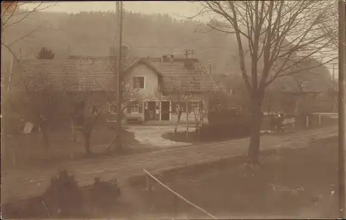 Foto Ak Peißenberg in Oberbayern, Blick auf ein Haus, Straßenpartie