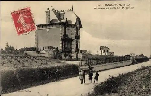 Ak Rablay Maine-et-Loire, La Brise, au fond, Les Pervenches