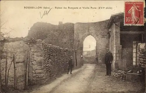 Ak Roussillon Isere, Ruines des Remparts et Vieille Porte
