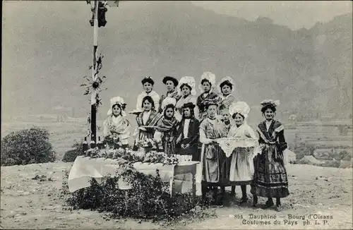 Ak Le Bourg d'Oisans Isère, Costume du Pays