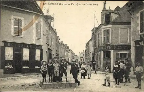 Ak Reuilly Indre, Carrefour du Grand Puits, groupe d'enfants, costumes de marins