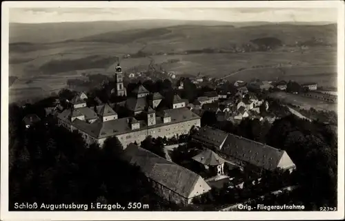 Ak Augustusburg im Erzgebirge, Fliegeraufnahme vom Schloss