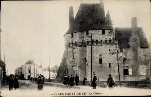 Ak Les Ponts de Cé Maine et Loire, Le Chateau