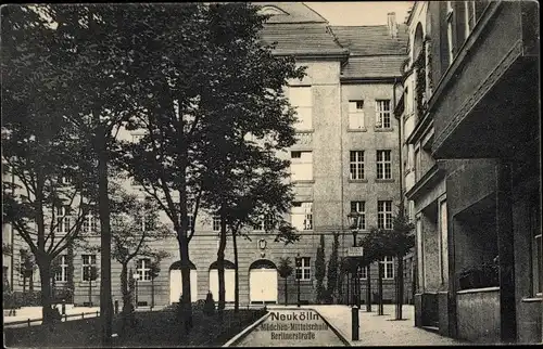Ak Berlin Neukölln, Mädchen Mittelschule, Berliner Straße