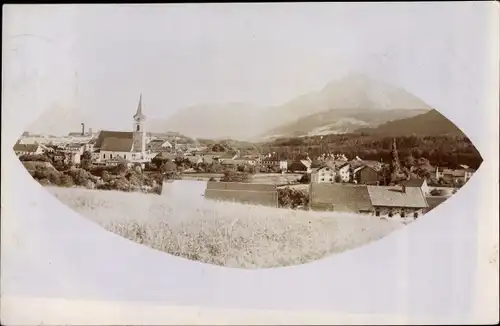 Foto Ak Teisendorf in Oberbayern, Totalansicht der Ortschaft, Kirche