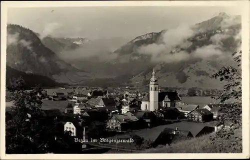 Ak Bezau in Vorarlberg, Panorama, Kirche