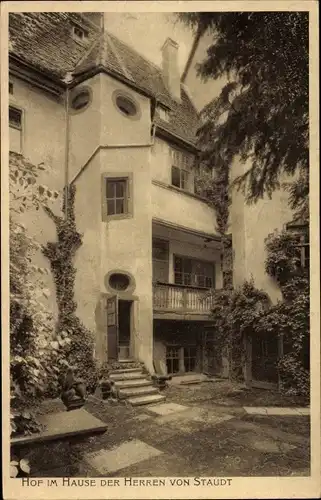 Ak Rothenburg ob der Tauber Mittelfranken, Hof im Hause der Herren von Staudt