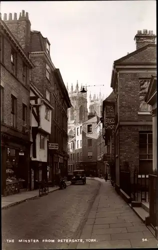 Ak York Yorkshire, The Minster from Petergate, Little Brass Shop