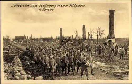 Ak Róg Roggen Janowo Iwanken Ostpreußen, Deutsche Soldaten beim Sonntagnachmittags Spaziergang