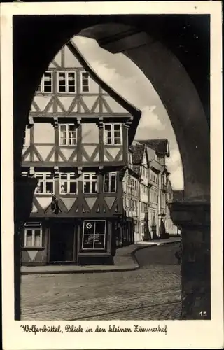 Ak Wolfenbüttel in Niedersachsen, Blick in den kleinen Zimmerhof, Fachwerkhaus