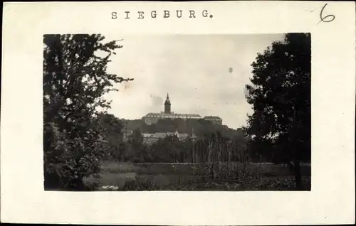 Foto Ak Siegburg Rhein Sieg Kreis, Durchblick zum Schloss