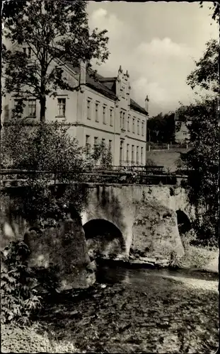 Ak Oberbobritzsch Bobritzsch Hilbersdorf im Erzgebirge, Brücke an der unteren Schule