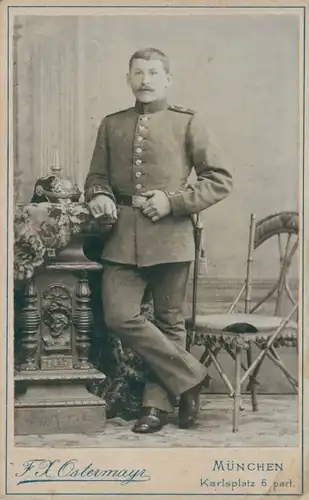 Kabinett Foto Deutscher Soldat, Kaiserreich, Pickelhaube, Fotograf Ostermayer