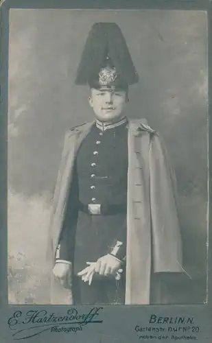 Kabinett Foto Deutscher Soldat, Kaiserreich, Federbusch, Fotograf E. Hartzendorff