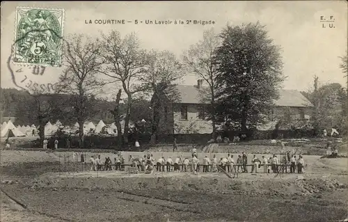 Ak La Courtine Creuse, Un Lavoir a la 2 Brigade