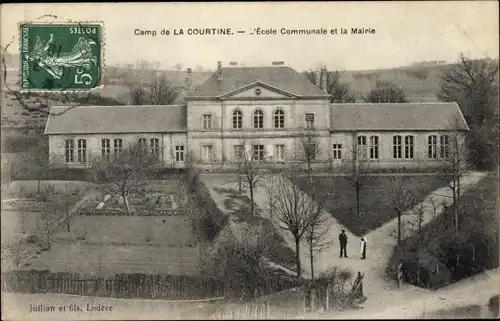 Ak La Courtine Creuse Frankreich, Camp, Ecole Communale et la Mairie