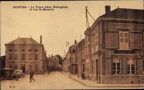 Ak Suippes Marne, La Place Leon Bourgeois, Rue St Honore