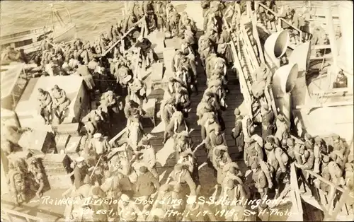 Foto Ak US Amerikanisches Kriegsschiff, USS Huntington, amerikanische Soldaten
